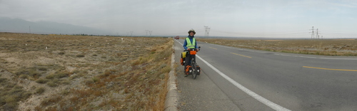 The desert landscape we cycled through most of the time from Jiayuguan to Gaotai