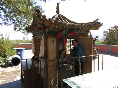 Collecting 'magic water' from a well in the Haizang Temple (海藏寺) in Wuwei, said to connect by subterranean streams to a Holy Lake in the Potala Palace in Lhasa. Drinking the water is said to cure myriad ailments.