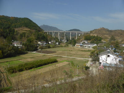 The expressway flying across the landscape between Ningqiang and Guangyuan