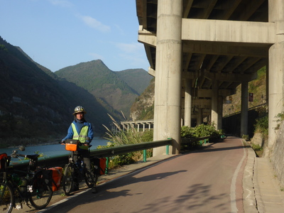 Along the Chaotian Jialing Greenway, that runs mostly below the expressway along the Jialing River from Chaotian to Guangyuan
