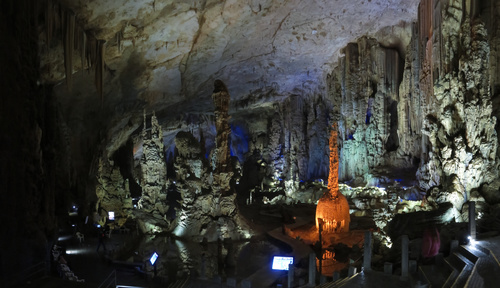 The "Overlord Helmet" in the "Moon Palace" in Zhijin Cave