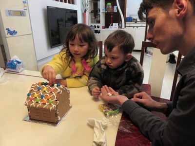Our host in Guiyang, Matt, and his two children Charlie and Hudson, making a gingerbread house together on our last evening in Guiyang. We wonder if the house will remain intact until Christmas :P