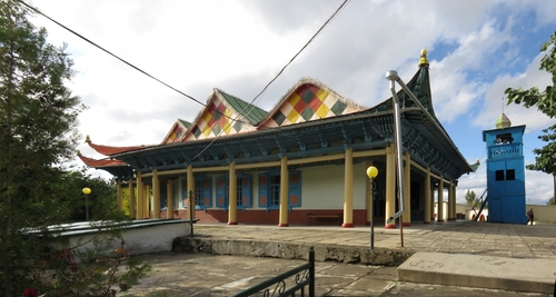 The wooden Dungan mosque in Karakol, completed in 1910 by Chinese architects and craftsmen, is built without any nails. Dungan is the Kyrgyz term for Chinese Muslims, a local minority group.