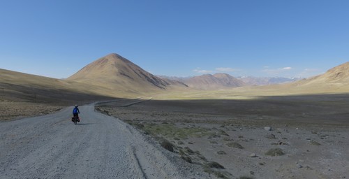 The valley on the way down from the Tagharkaty Pass (4168m)