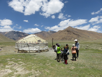 Heiko talking to the kids at the yurt camp where we stopped for lunch, on our wildlife spotting day tour with the local NGO Burgut in the Alichur Conservancy area