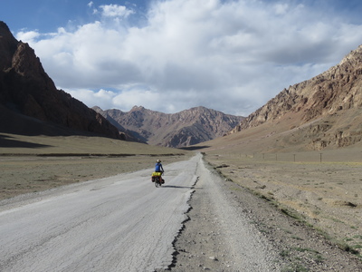 The landscape after the Naizatash Pass (4137m) on the way to Murghab