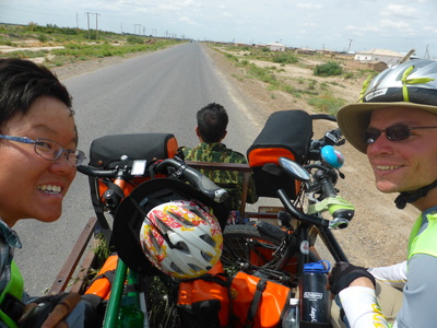 We had strong headwinds on our way from Sarahs to Tejen and were progressing only slowly, so we were happy when a local offered to take us for a few kilometres on his cargo motor tricycle.